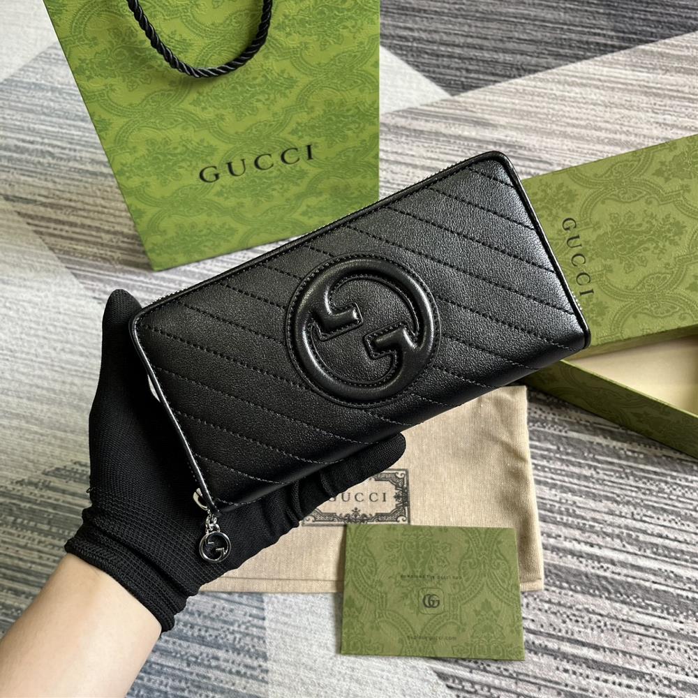 Comes with full packaging Gucci Blondie series zippered wallet The Gucci Blondie collection features a bold pattern paired with leather in the same