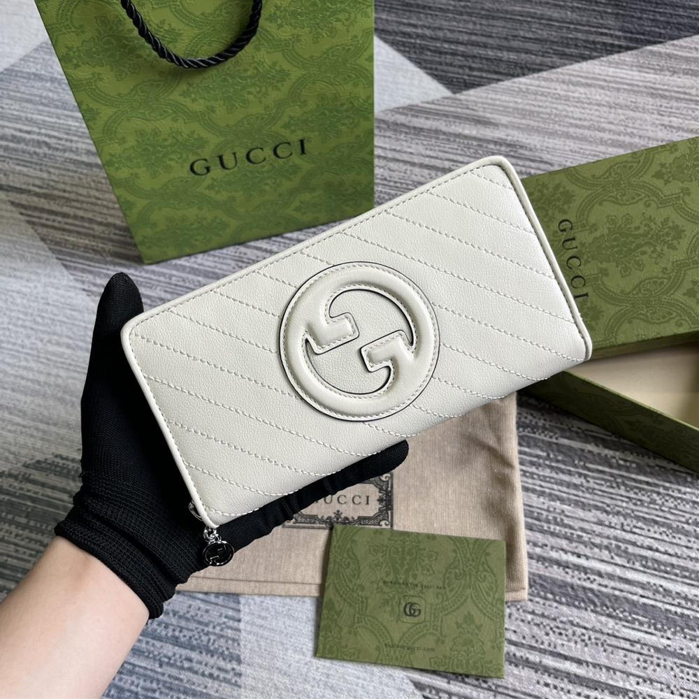 Comes with full packaging Gucci Blondie series zippered wallet The Gucci Blondie collection features a bold pattern paired with leather in the same