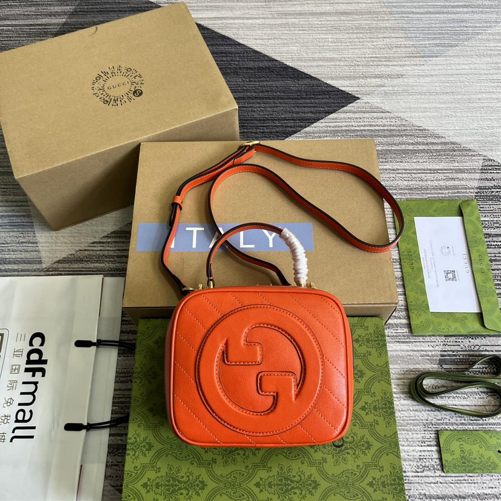 The full set of packaging comes from the brands collection design featuring a circular interlocking double G design that ingeniously interprets th