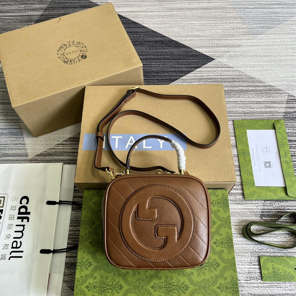 The full set of packaging comes from the brands collection design featuring a circular interlocking double G design that ingeniously interprets th