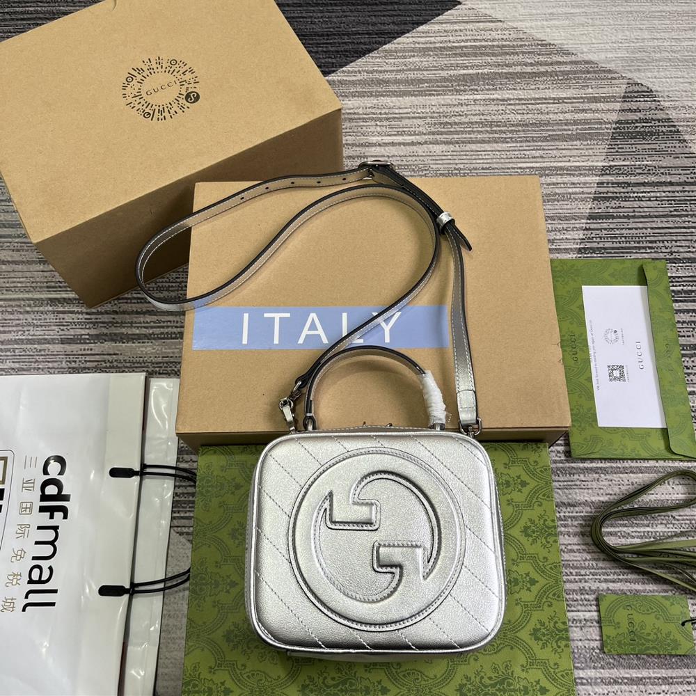 The full set of packaging comes from the brands collection design featuring a circular interlocking double G design that ingeniously interprets th