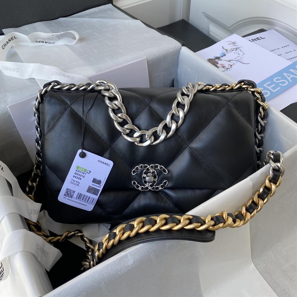 1161 Medium Silver Chain Ohanel AutumnWinter 19Bag combines all classic pillow bagsThis bag was designed by Karl Lagerfeld and the new director Virgi