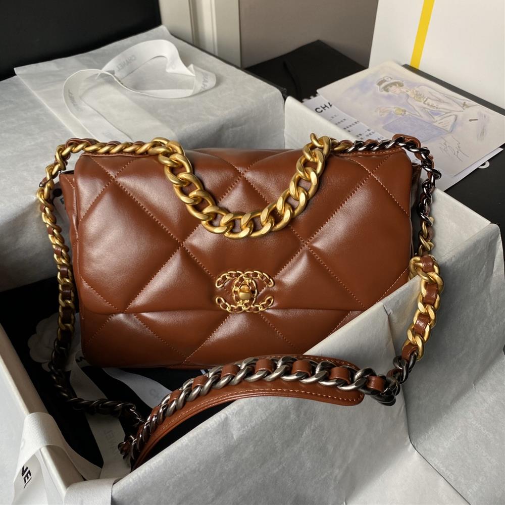 1161 Medium Ohanel Bag combines all classic pillow bagsThis bag was designed by Karl Lagerfeld and the new director Virginie Viard and it is also the