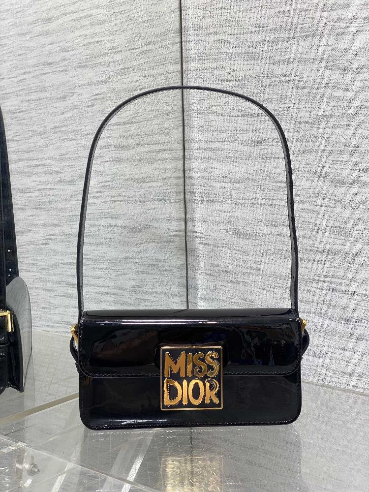 Black in stockDior AutumnWinter Collection Miss Dior Retro is meticulously crafted with black cowhide featuring a unique letter embossed logo and ex