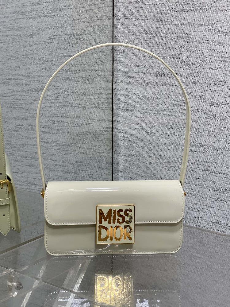 White in stockDior AutumnWinter Collection Miss Dior Retro is meticulously crafted with black cowhide featuring a unique letter embossed logo and ex