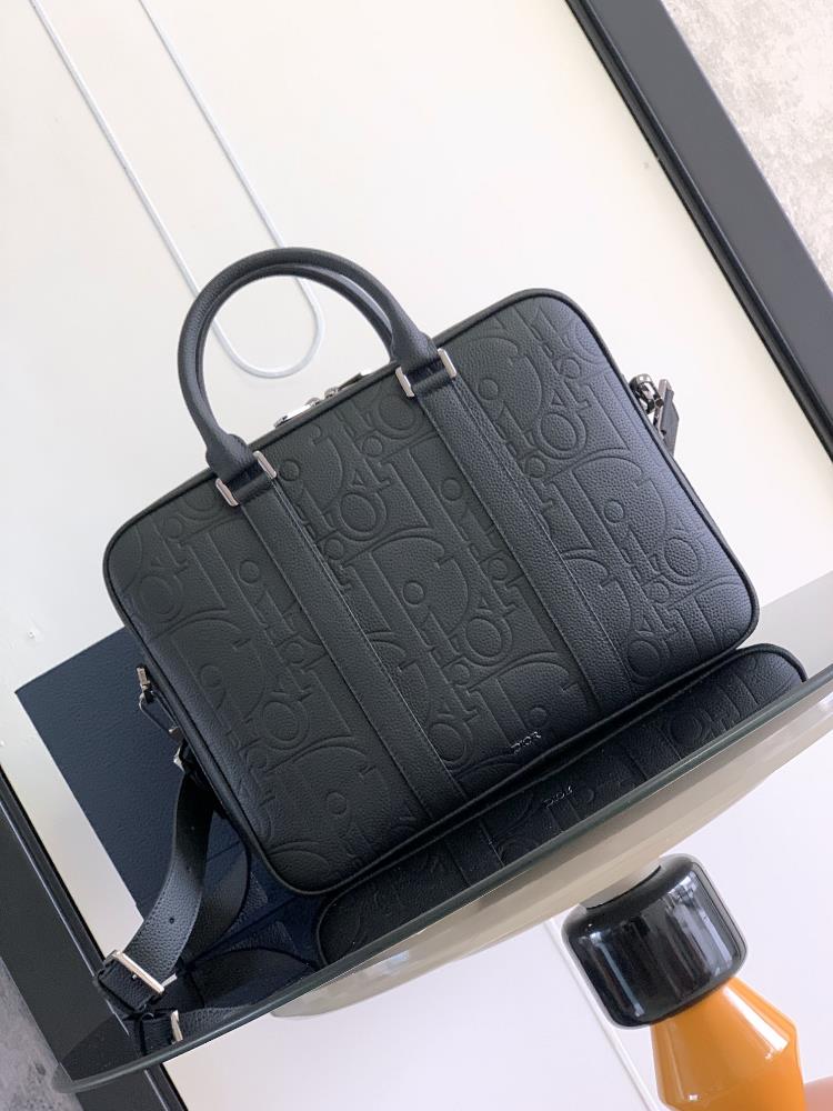 This briefcase is a new addition to the 2024 autumn mens clothing collection blending classic elegance with Diors highend ordering spirit The Dio