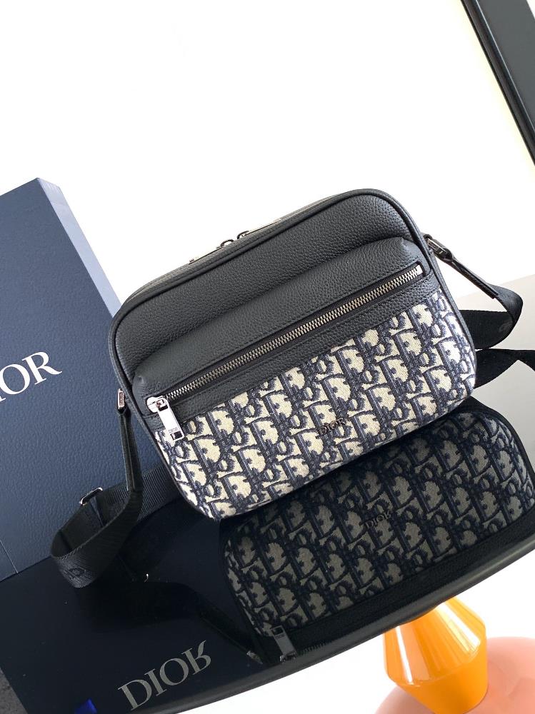 This Rider 20 zippered messenger bag is practical and exquisite making it an ideal item for daily life Crafted with beige and black Oblique printed