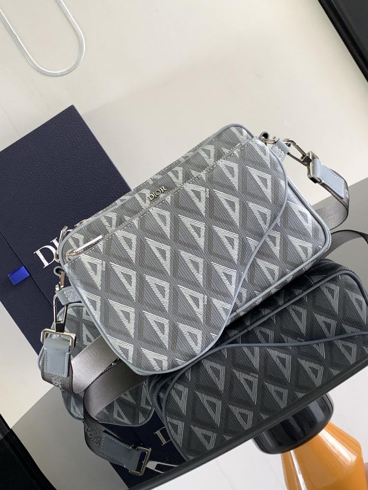 This saddle three piece handbag is designed to be eyecatching and versatile Crafted with Dior Grey CD Diamond patterned canvas inspired by Dior arc