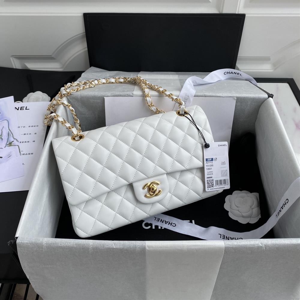 White French highend custommade Chanel Classic Flap Bag  A01112   Performed Chanels classic elegant simple and exquisite counter updates with th