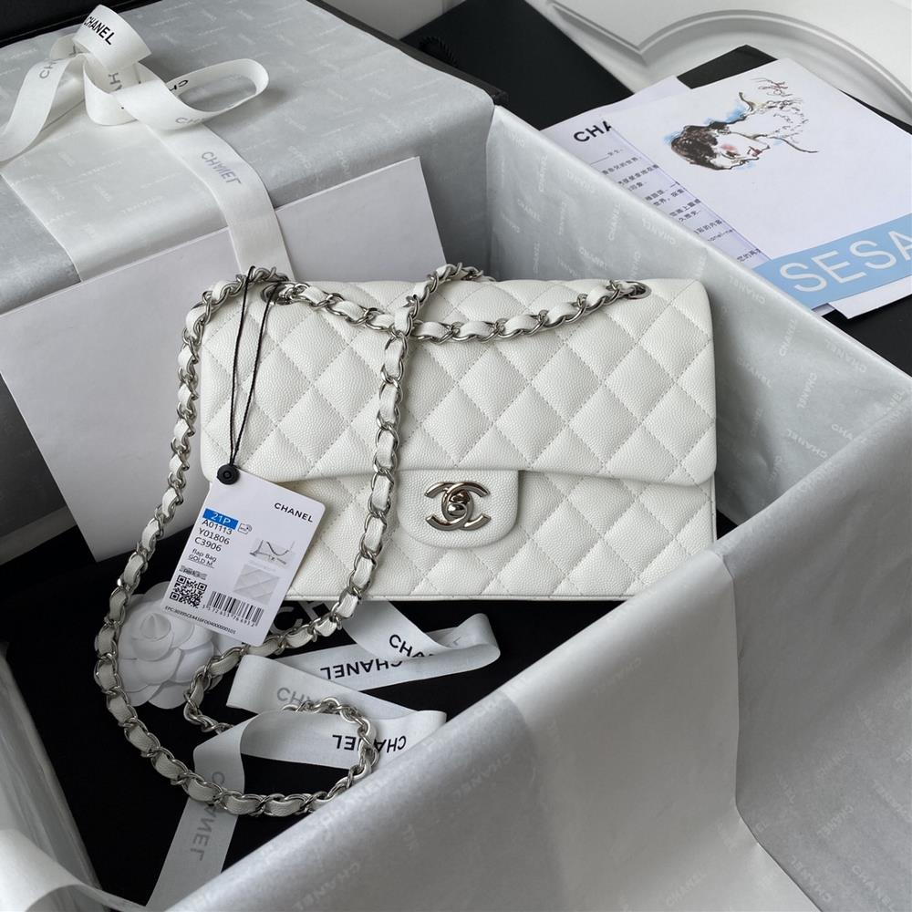 Chanel Classic Flap Bag A01113 caviar a highend custommade product from France embodies Chanels classic style It is elegant simple and exquisi