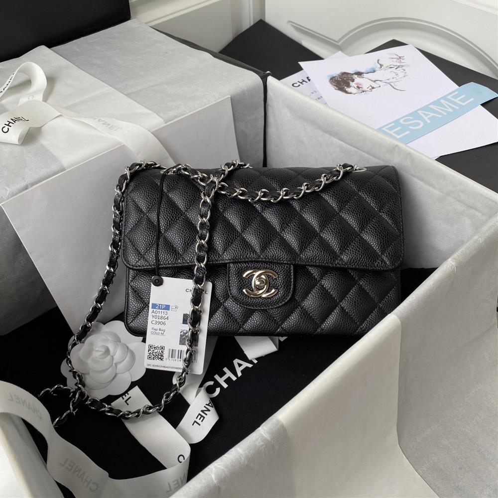 Chanel Classic Flap Bag A01113 caviar a highend custommade product from France embodies Chanels classic style It is elegant simple and exquisi