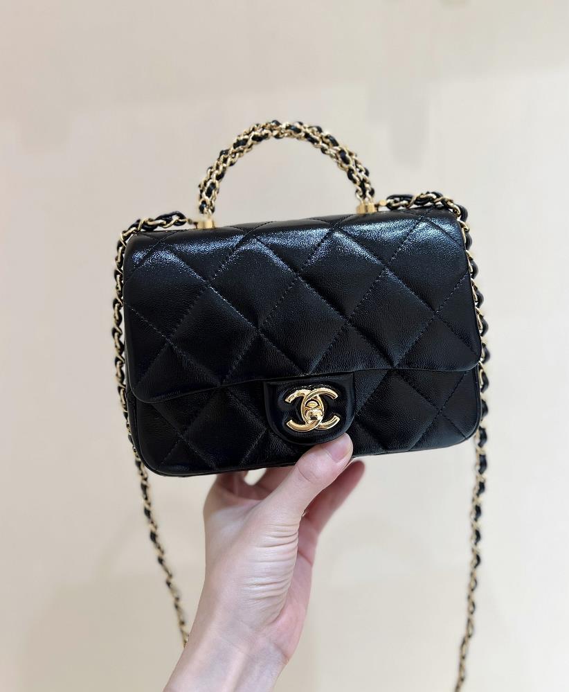 We are about to ship and celebrate24B AutumnWinter Preview Series HappyZP 48100 purchase pleasureEnjoy Chanel 24B Mini Flap with Top HandleThe black