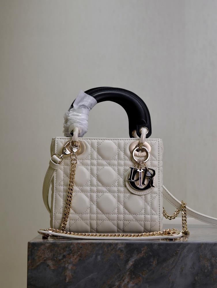 Lady Dior   White against blackThree grid sheepskin double shoulder strapsThis handbag embodies Dio rs profound insight into elegance and beauty C