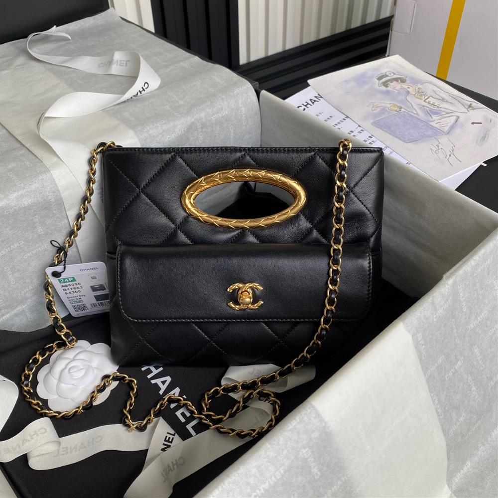 The Chanel 24B autumnwinter collection highend dinner bag AS5038 is made of soft and smooth lambskin material and the metal color scheme is clearly