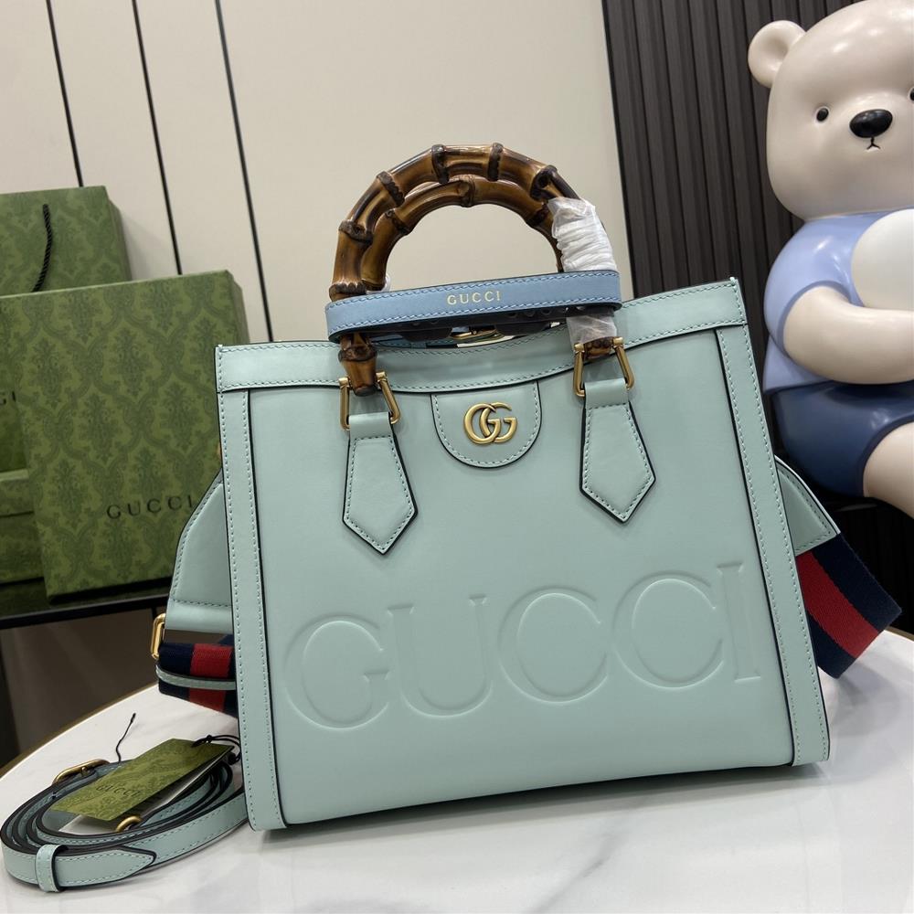 The new Gucci Diana series small tote bag with a light and elegant color scheme injects a soft atmosphere into the sturdy bag items of the Gucci Dia