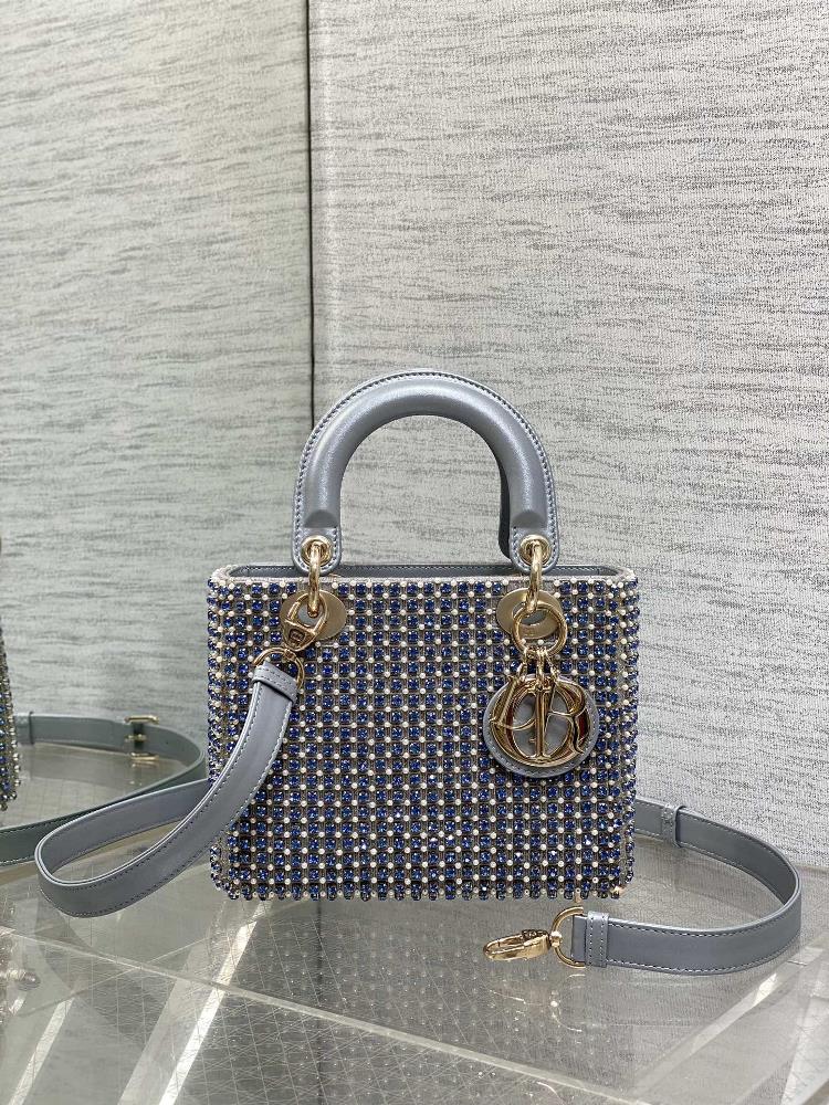 goods in stockLadys latest limited edition heavy duty pearl princess bag a musthave for everyone Charming elegant and full of aura the crossbod