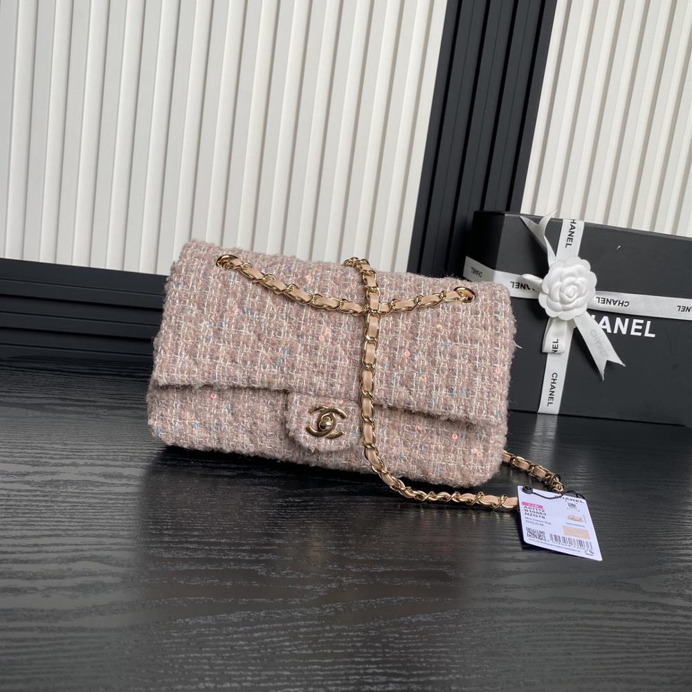 Chanel 24B autumn and winter new product wool sequin A01112 diagonal soft wool sheepskin with metal special shape makes people recognize its noble ide