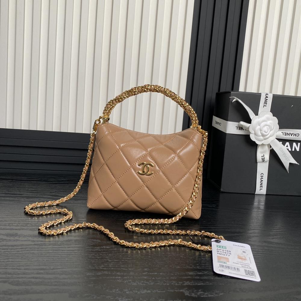 Chanel24B lunch box bag Hobo woven handle AP4189 with metal chain woven handle design style The chain is detachable super exquisite and cute soft an