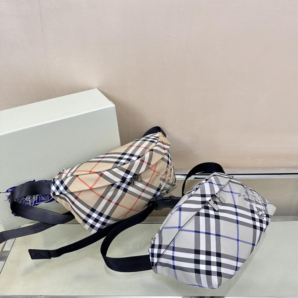 The latest battle logo plaid fabric can be used not only as a waist bag but also as a chest bag which is a musthave for everyone  professional luxu