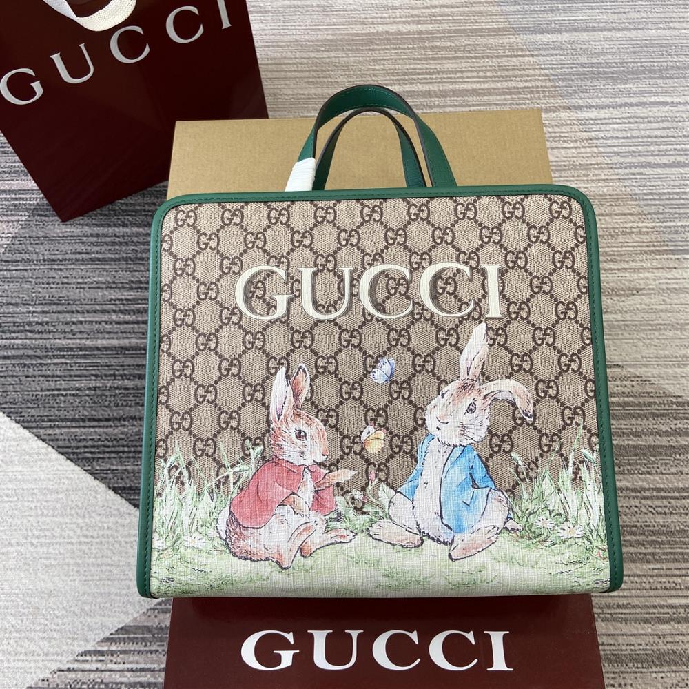 Comes with a complete set of childrens flower printed tote bagsThe brand name and logo cleverly incorporate rich details such as printing and embro