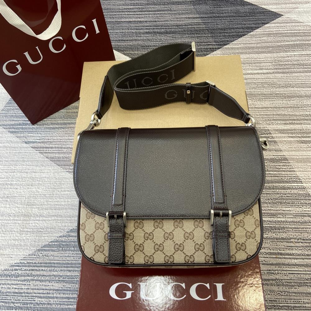 Comes with a complete set of packaging GG crossbody bagSelected mens handbags such as crossbody bags briefcases and tote bags interpret the new t