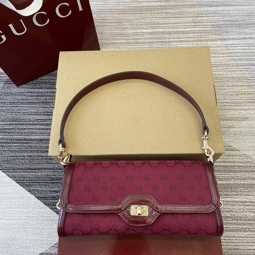 Comes with full packaging Gucci Luce series small shoulder bagThe Gucci Luce series bags exude a strong sense of playfulness and fun with Luce mean