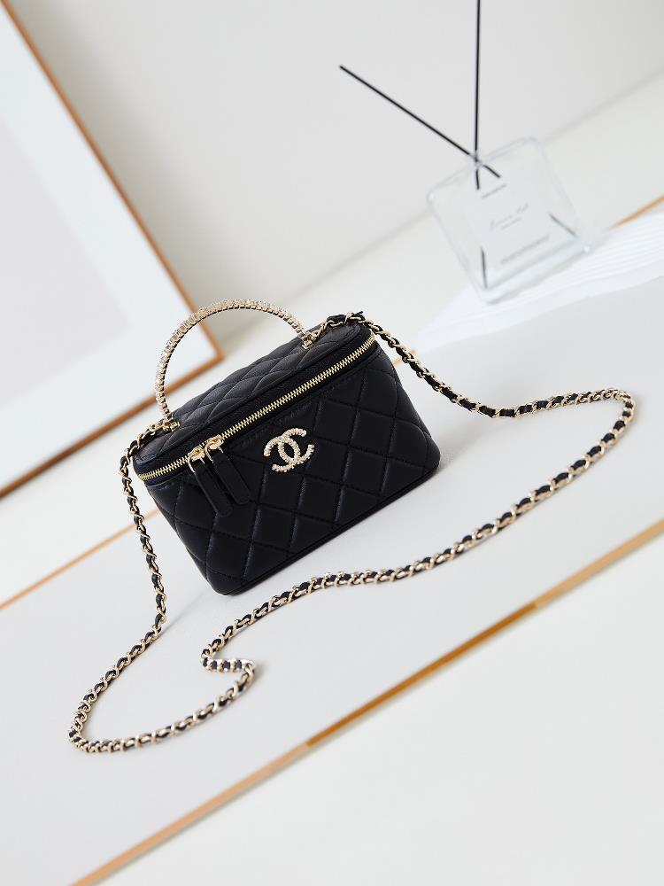 24B Limited Edition Diamond Handle Long Box Bag Makeup Slant Cross Bag with Diamond Handle Sheepskin Metal Hardware Exquisite and Noble Handle Hands