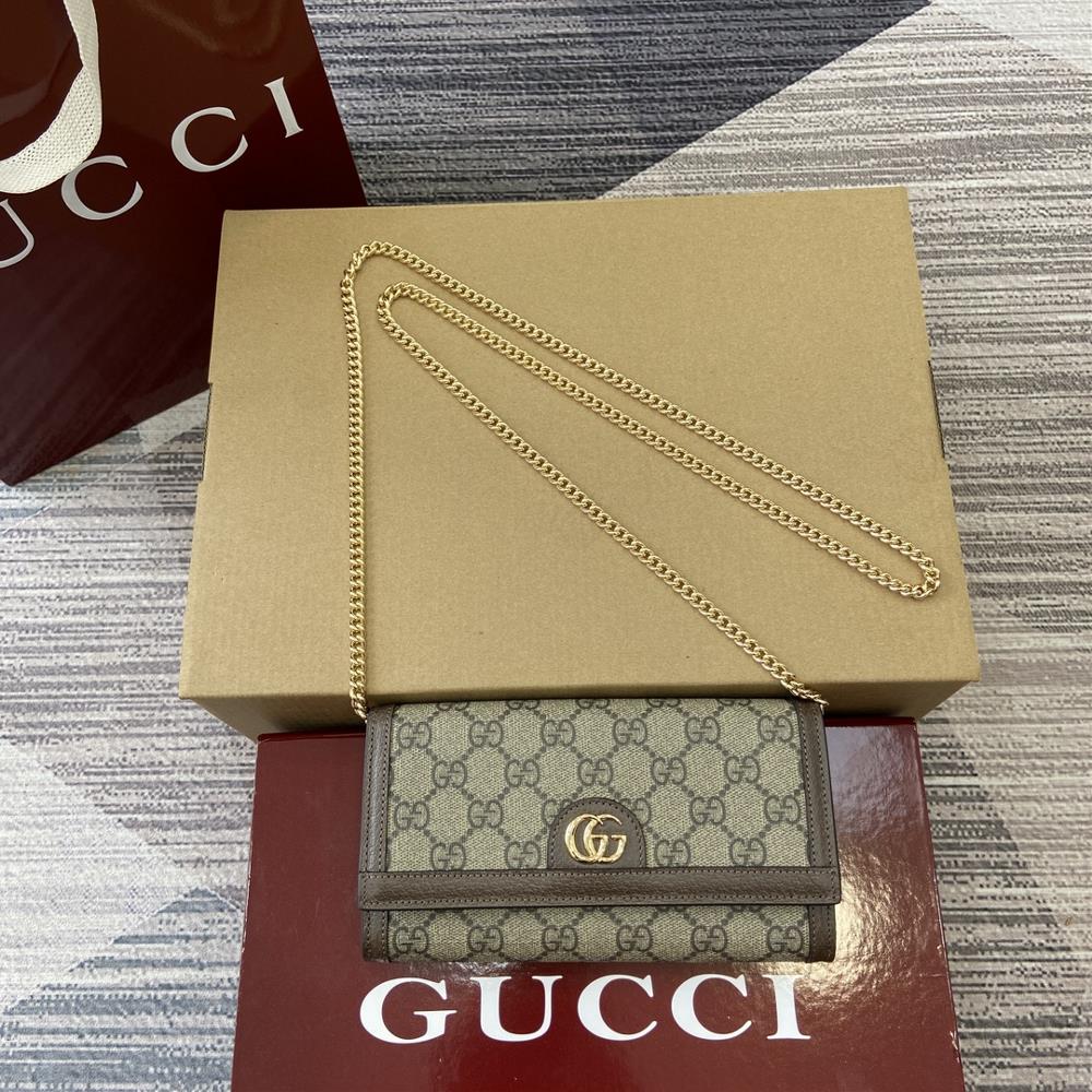 The world of GG Ophidia a new product with full packaging continues to evolve with the seasons of new shapes and materials Guccis non removable