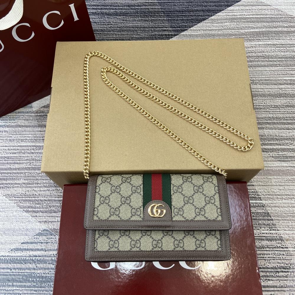 The world of GG Ophidia a new product with full packaging continues to evolve with the seasons of new shapes and materials Guccis non removable