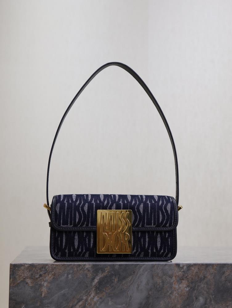 Miss Dior flip handbag denim embroidery fabricThis Miss Dior flip handbag is a new addition to the 2024 winter ready to wear collection reinterpretin