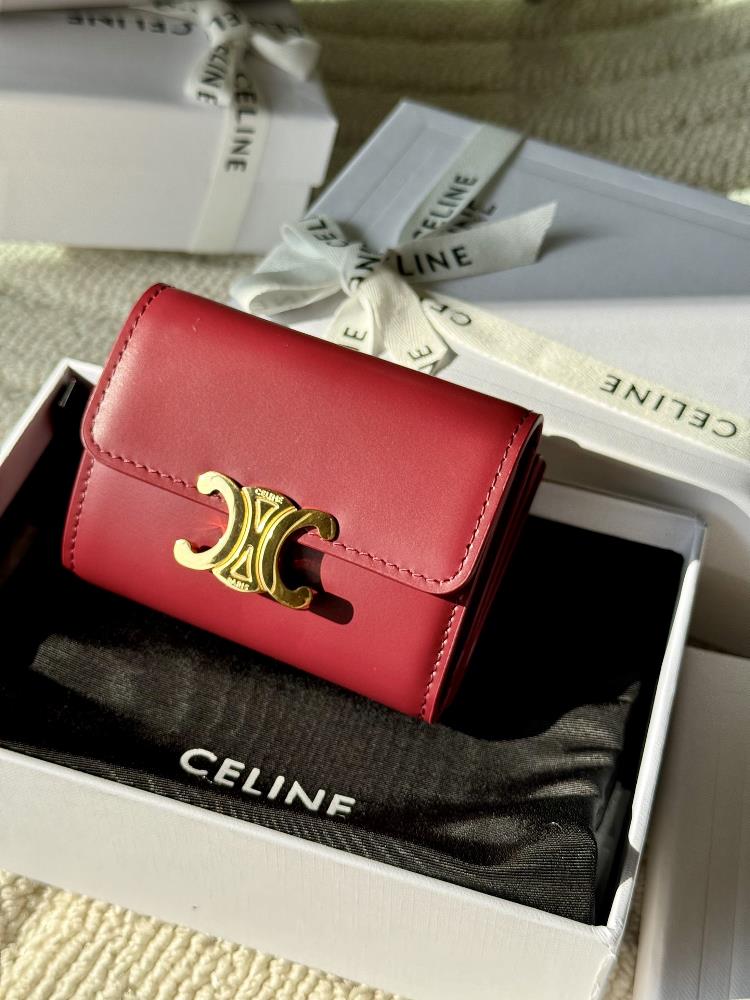 CELINE TRIOMPHE Shiny Beef Leather Short Coin WalletSize 10 X 75 X 3 centimetersCowhide with lining cowhide fabricGolden metal partsTRIOMPHE metal t