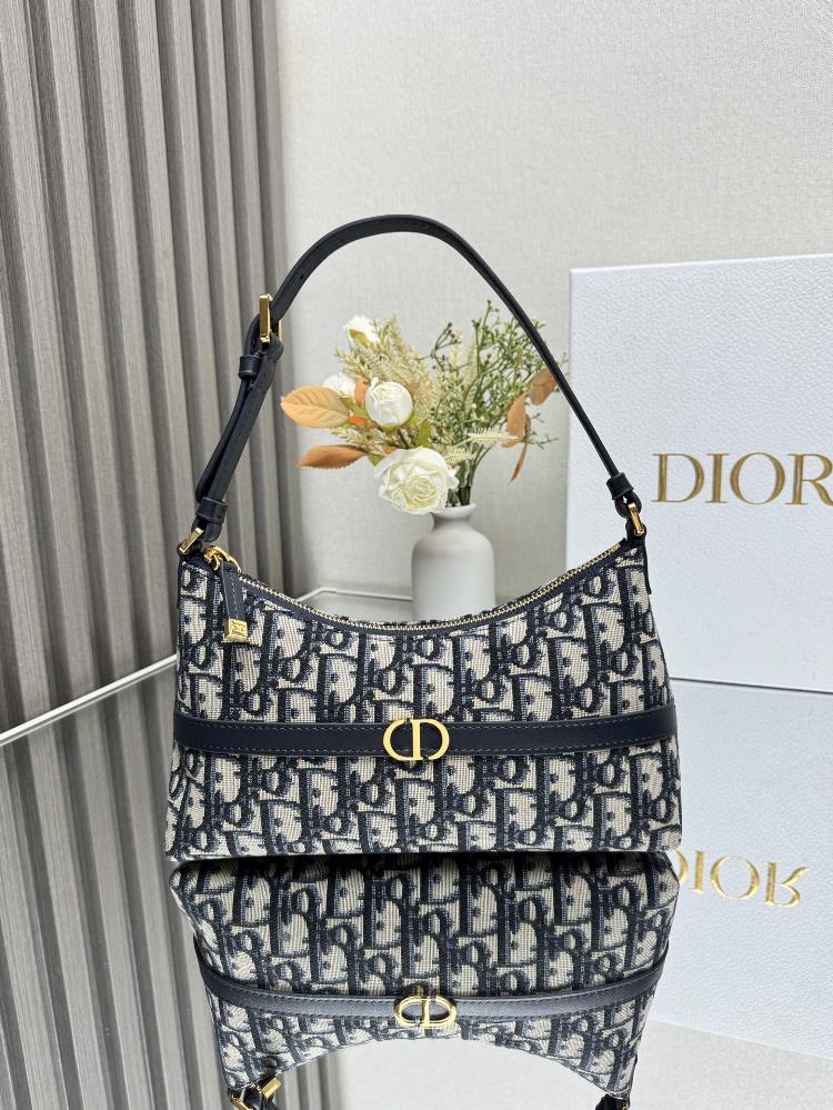 30 Montaigne Mini Shoulder Dumpling BunThis mini shoulder dumpling bag is a new product in the early spring collection of 2025 enriching the 30 Monta