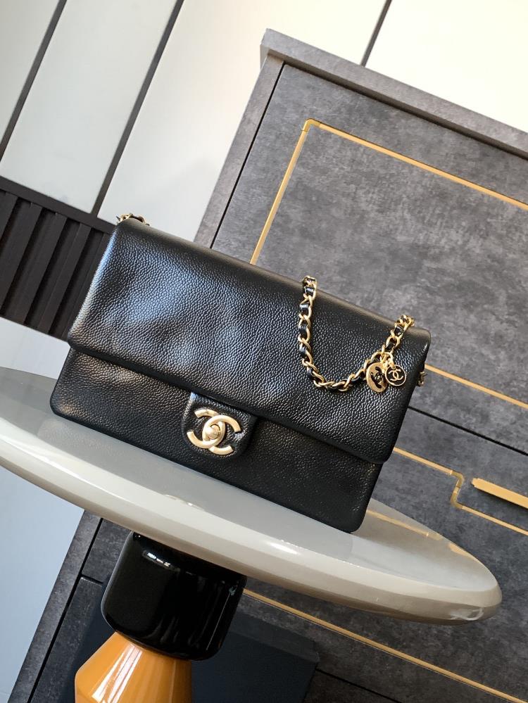 The 5186OHANEL 24K gold coin edition CF handbag has always been a favorite of fashionable girls The 2024 autumn and winter collection brings many new