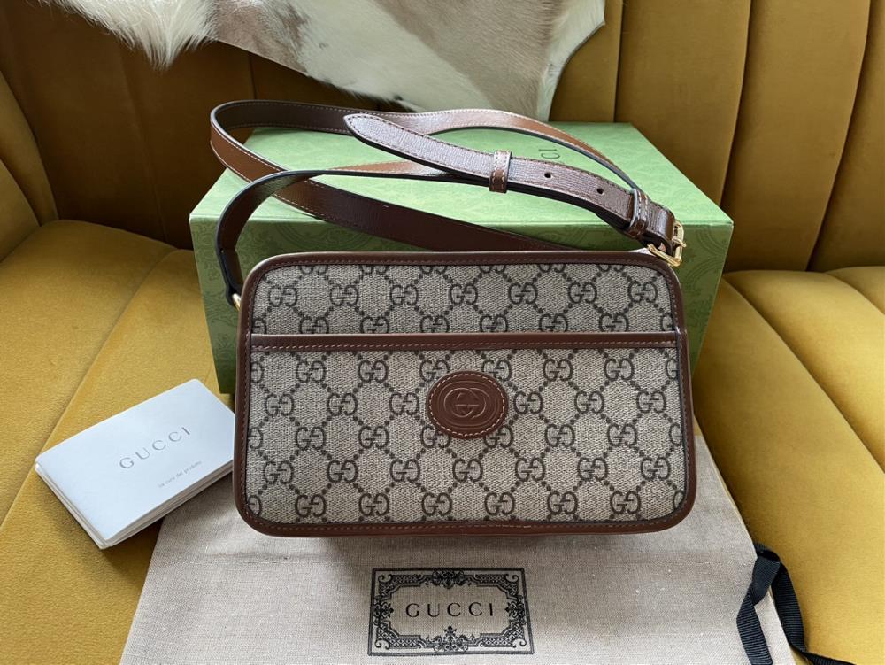 The original leather Gucci658572 design really captures my heart The entire bag only has a little hardware embellishment but is full of design sense