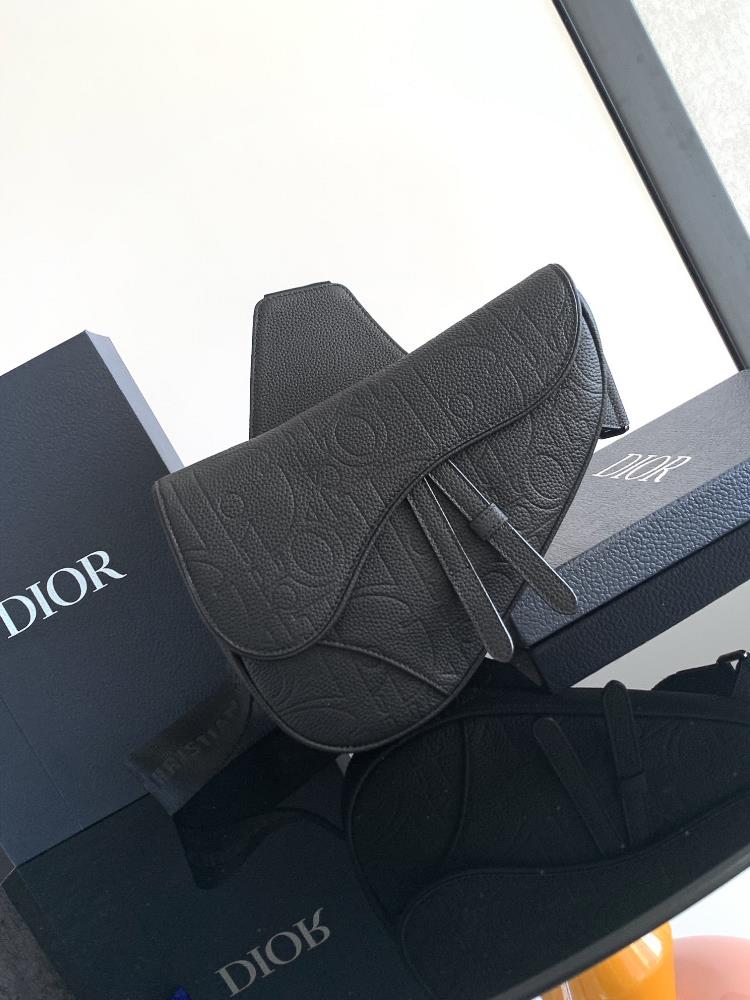 This saddle bag is fashionable and classic Dior Gravity printed effect leather uses embossing technology to delicately present classic patterns on bl