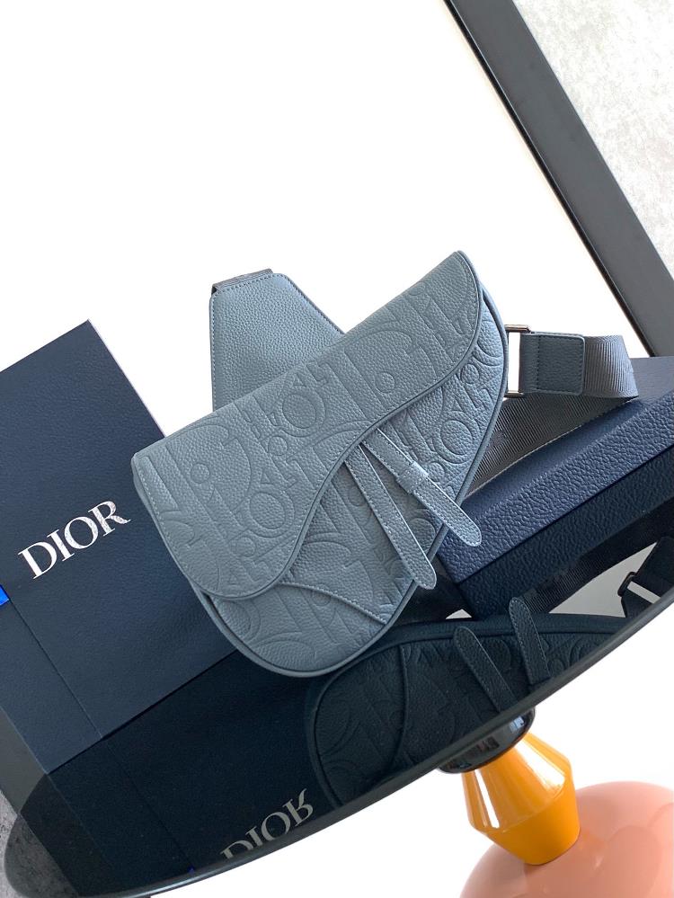 This saddle bag is fashionable and classic Dior Gravity printed effect leather uses embossing technology to delicately present classic patterns on gr