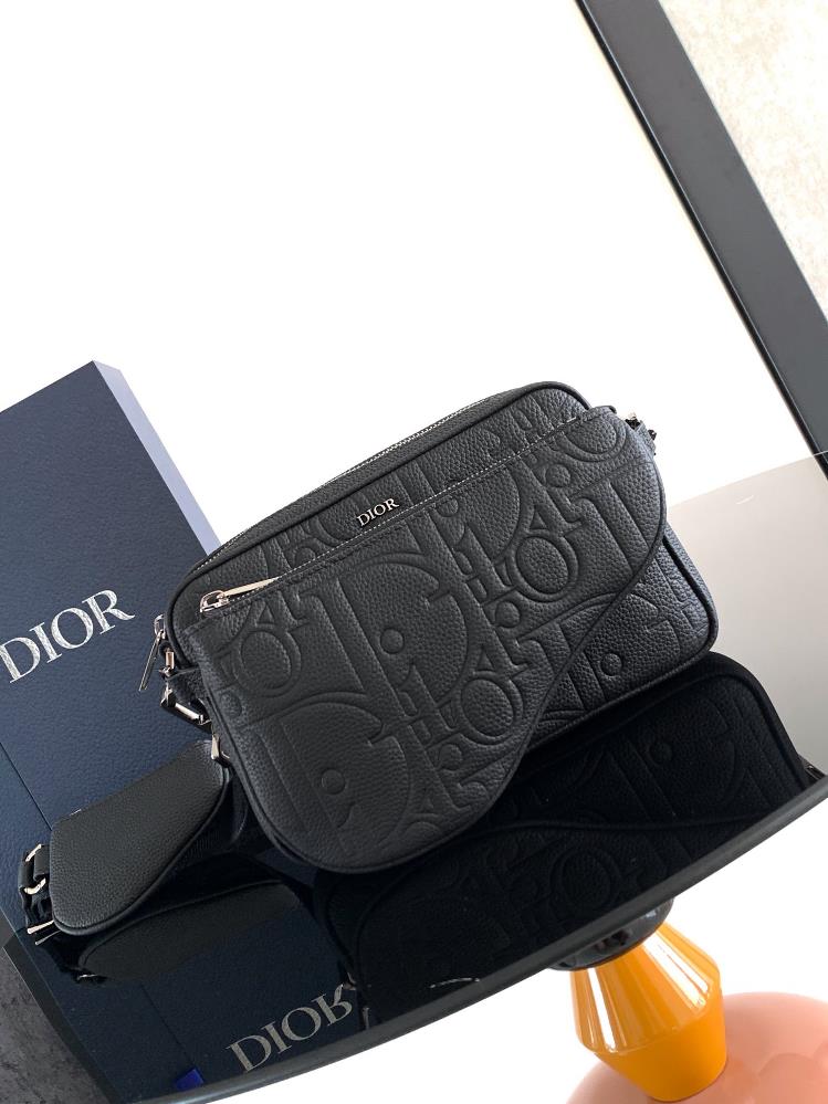 This saddle three piece handbag is designed to be eyecatching and versatile Dior Gravity printed effect leather uses embossing technology to delicat