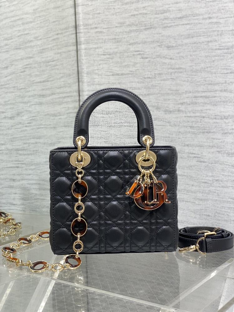 Black in stockLadys latest shoulder strap adorned with Lin Lang pendants the new shoulder strap is so beautiful that it allows Lady to achieve a ro