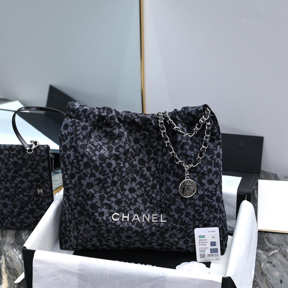 The medium size 24A 22bag has been released for many seasons and every print pattern is beautiful However this time the CHANEL logo embroidered wi