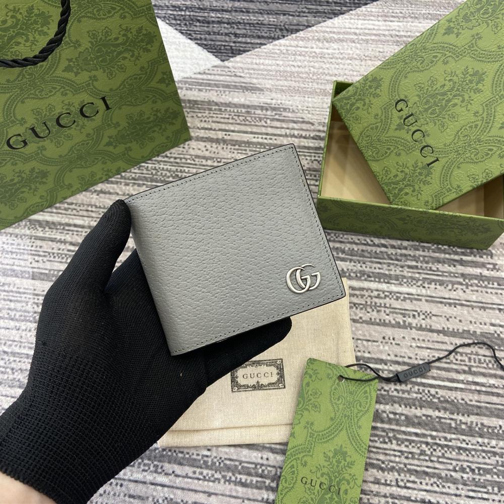 Equipped with a complete set of green packaging GG Marmont series leather double fold wallets Gucci continues to update color schemes and add more