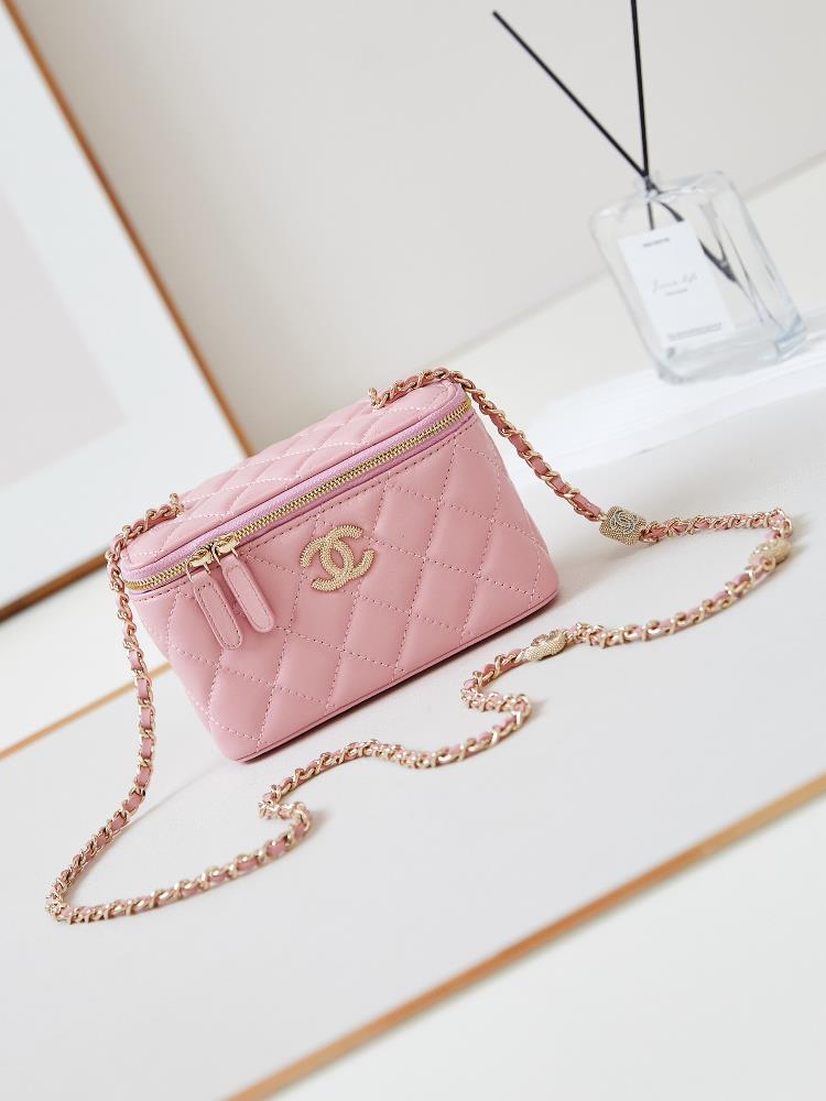 The 24K relief box bag with rhinestones and different happy classic styles have been released one after another The figure of the box bag is somewhat