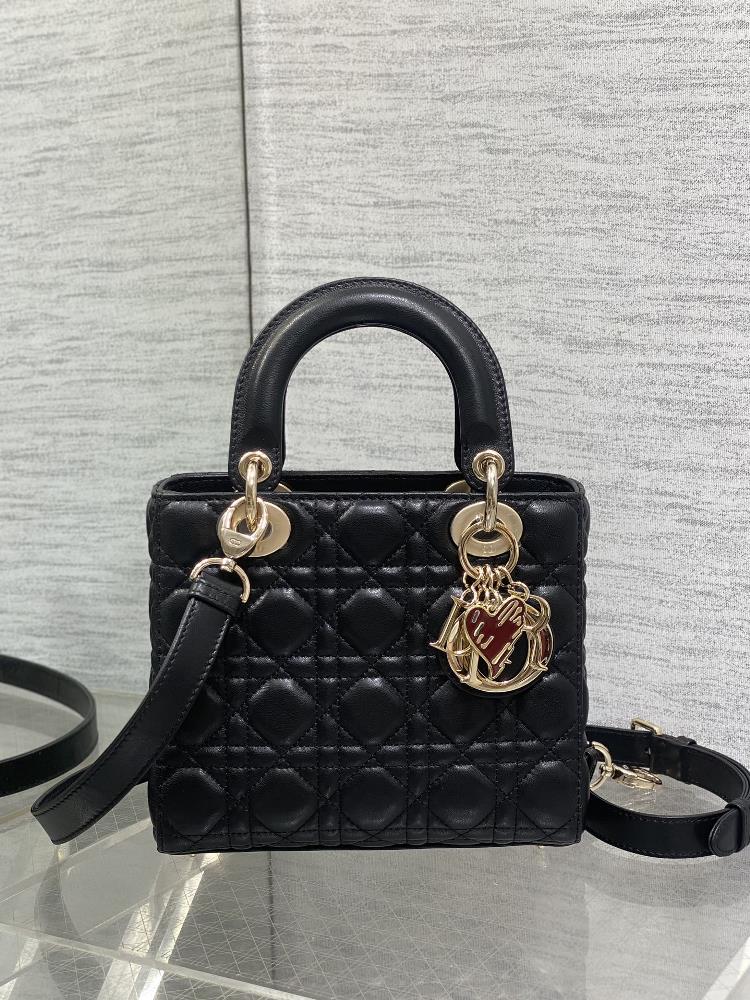 Dior black in stockLady Qixi limited series sweet Qixi unique romantic style also too attractive for girls to pull help you stop the moment of lo