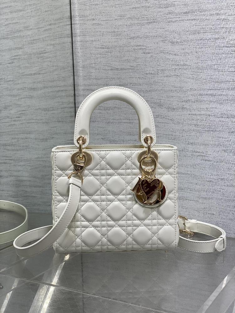 Dior white in stockLady Qixi limited series sweet Qixi unique romantic style also too attractive for girls to pull help you stop the moment of lo