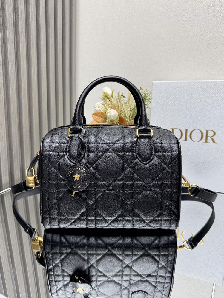 Boston Large 25cmThis Dior Groove 25 handbag is a new product in the 2024 winter ready to wear collection designed by Maria Grazia Chiuri elegant a