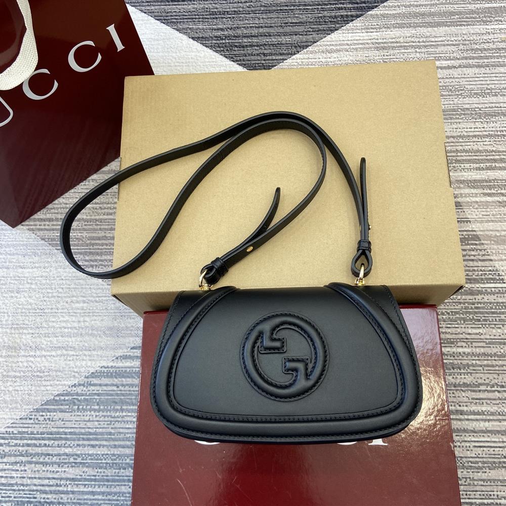 Comes with full packaging Gucci Blondie series mini shoulder backpackThe new Gucci Blondie handbag collection is adorned with the brands iconic log