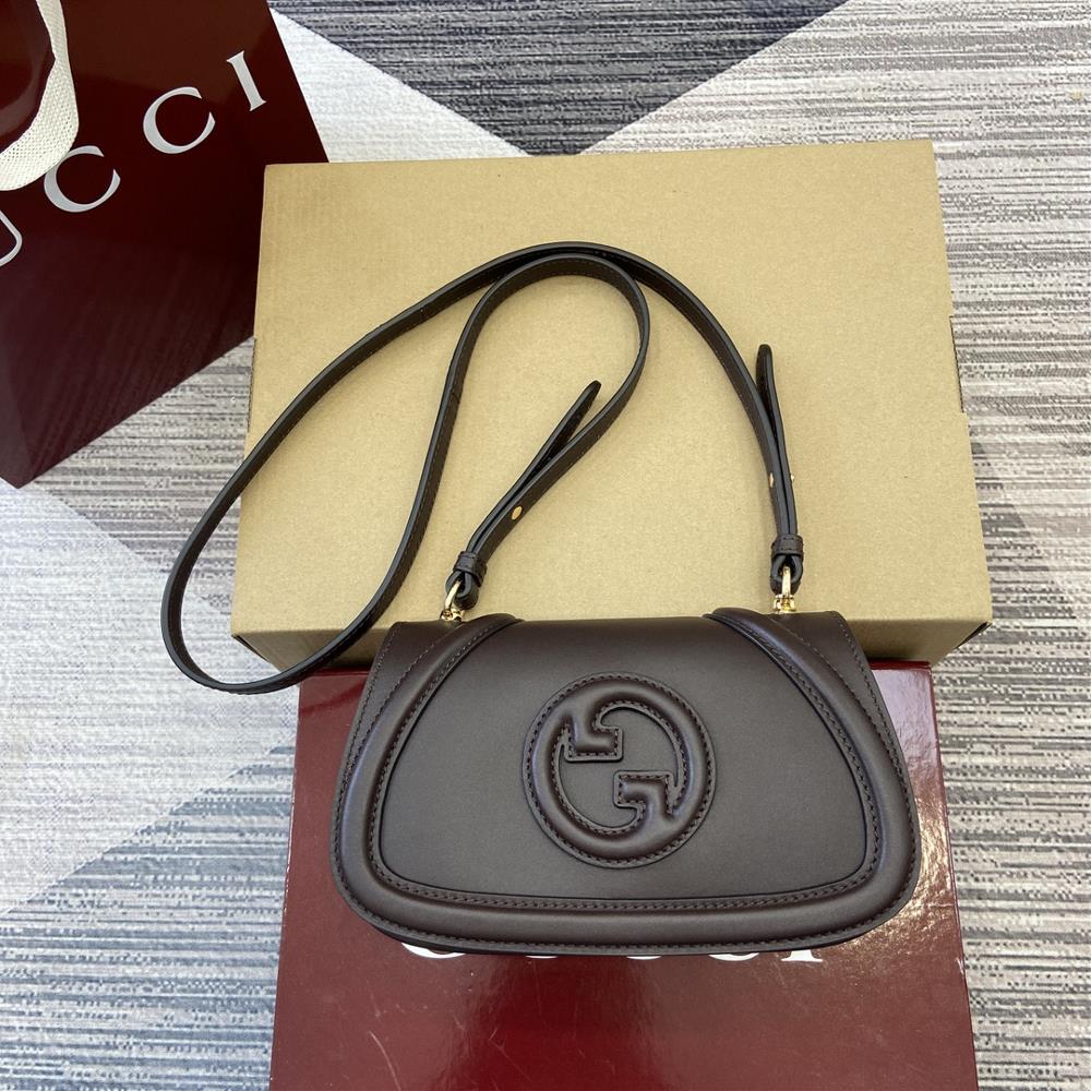 Comes with full packaging Gucci Blondie series mini shoulder backpackThe new Gucci Blondie handbag collection is adorned with the brands iconic log