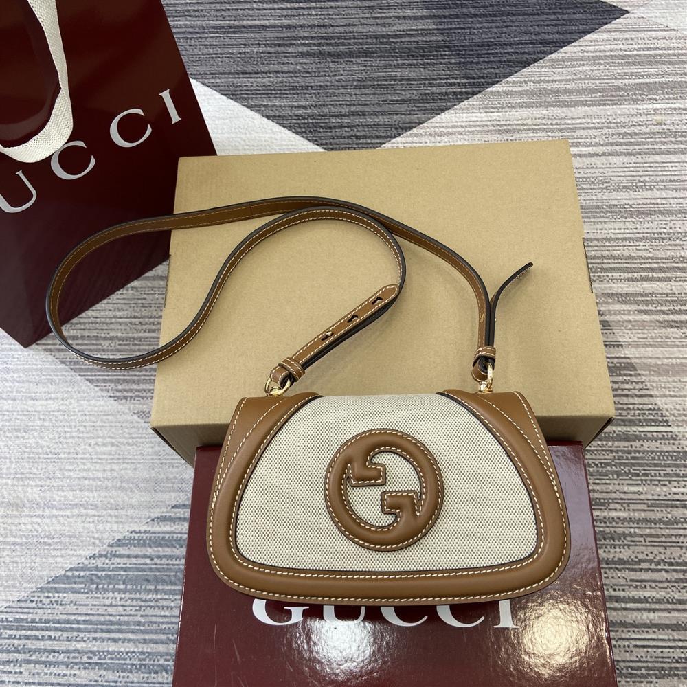 Comes with full packaging Gucci Blondie series mini shoulder backpackThe new Gucci Blondie handbag collection is adorned with the brands iconic log