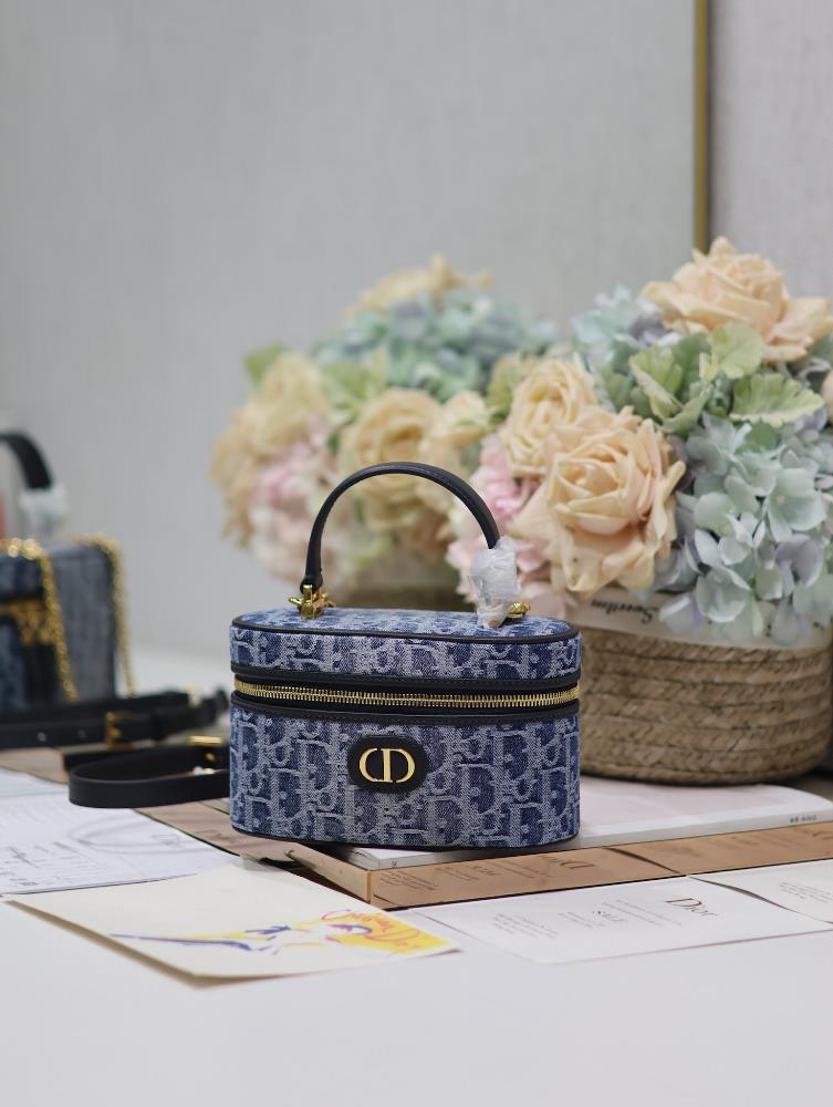 30 Montaigne Mini Vanity Handbag Denim BlueThis 30 Montaigne mini Vanity handbag is exquisitely designed combining practical functionality with elega