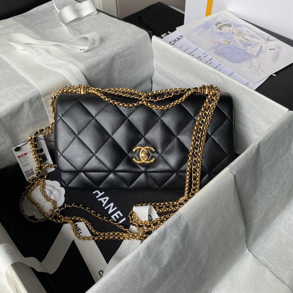 Chanel 24A Classic Pop Cap Bag AS4971 Full of LuxurySheepskin material is soft and delicateThe metal tassel chain paired with a more luxurious bag is