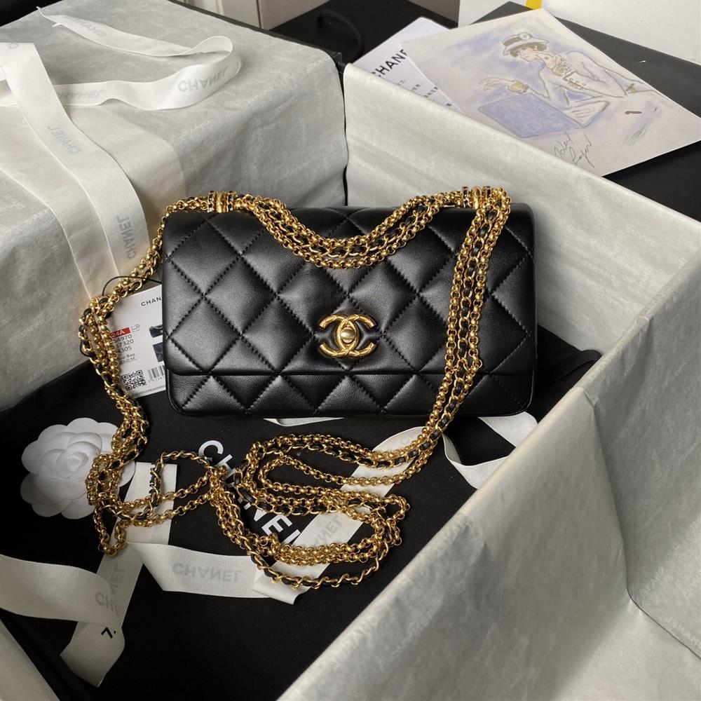 Chanel 24A Classic Pop up Cap Bag AS4970 Full of LuxurySheepskin material is soft and delicateThe metal tassel chain paired with a more luxurious bag